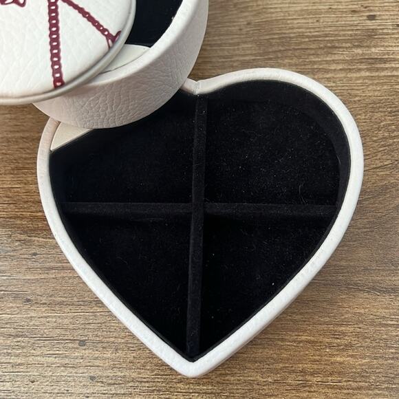 Pandora Heart Shape Leather 2 Tier Jewelry Box - Picture 6 of 10